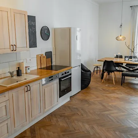 Stará škola Hedeč 4*