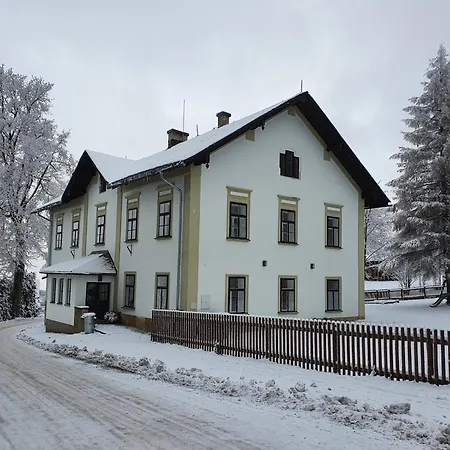 Apart-hotel Stará škola Hedeč 4*